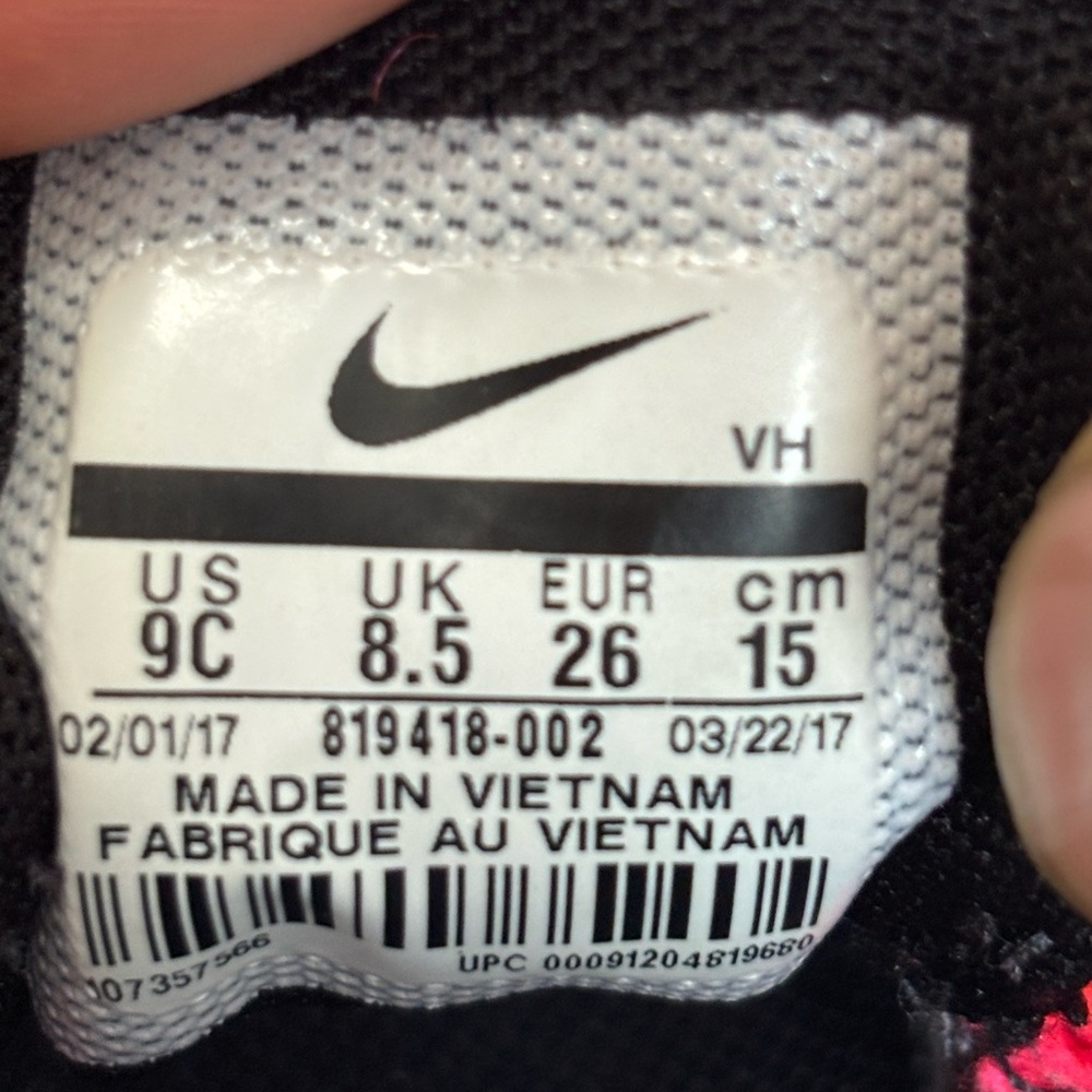 Nike Pink and Black Sneakers with Breathable Mesh - Picture 9 of 9
